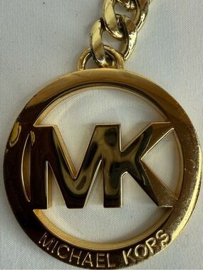 MICHAEL KORS GOLD TONE SIGNATURE MK CIRCLE KEY FOB BAG CHARM